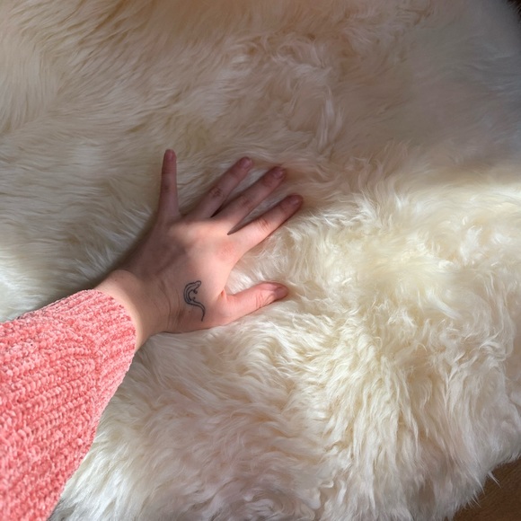 Genuine Sheepskin Rug - Picture 3 of 6